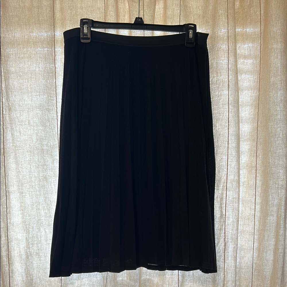 Black Pleated Skirt - The Limited Size M